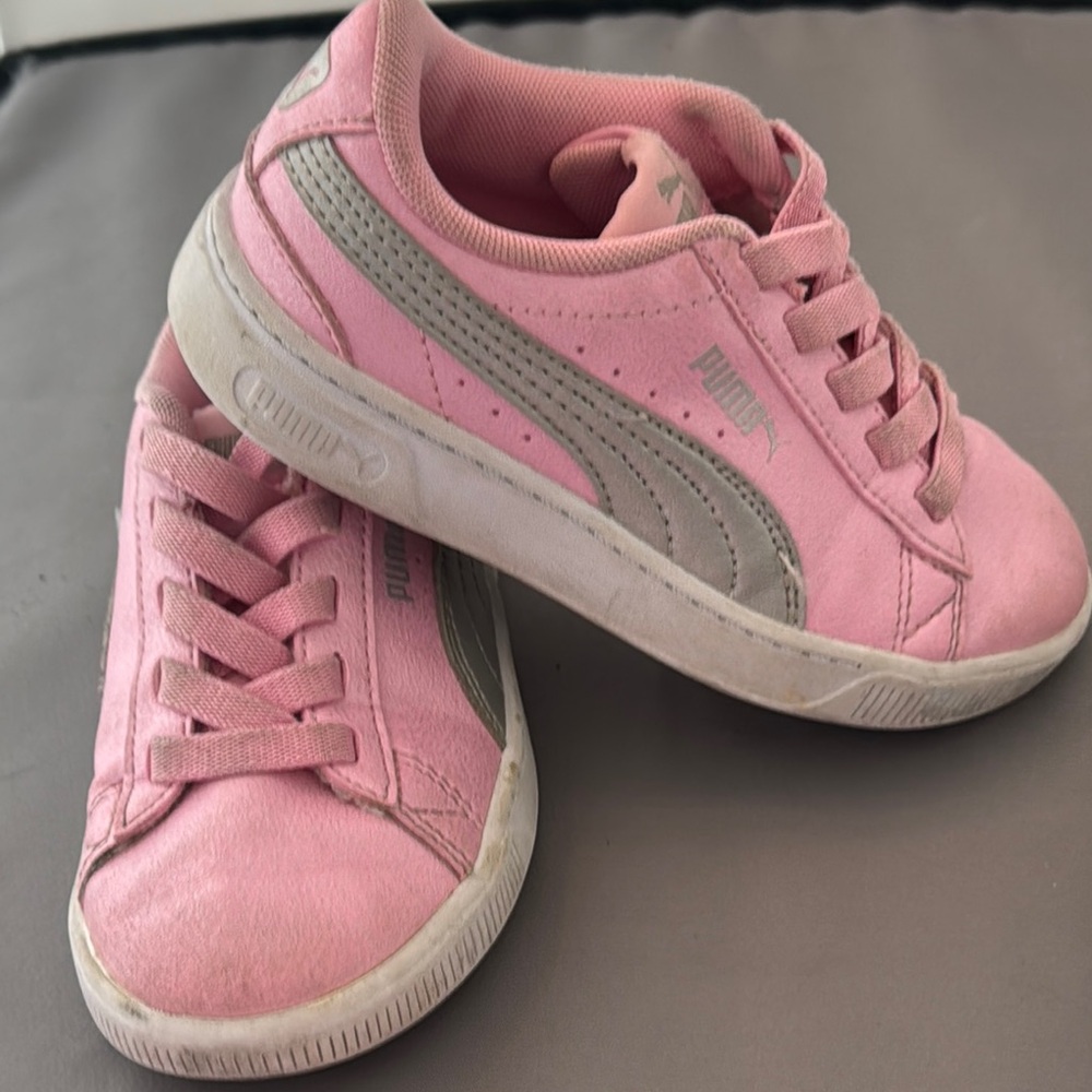 Puma Pink‎ Suede Sneakers with Silver Accents Kid size 10.5